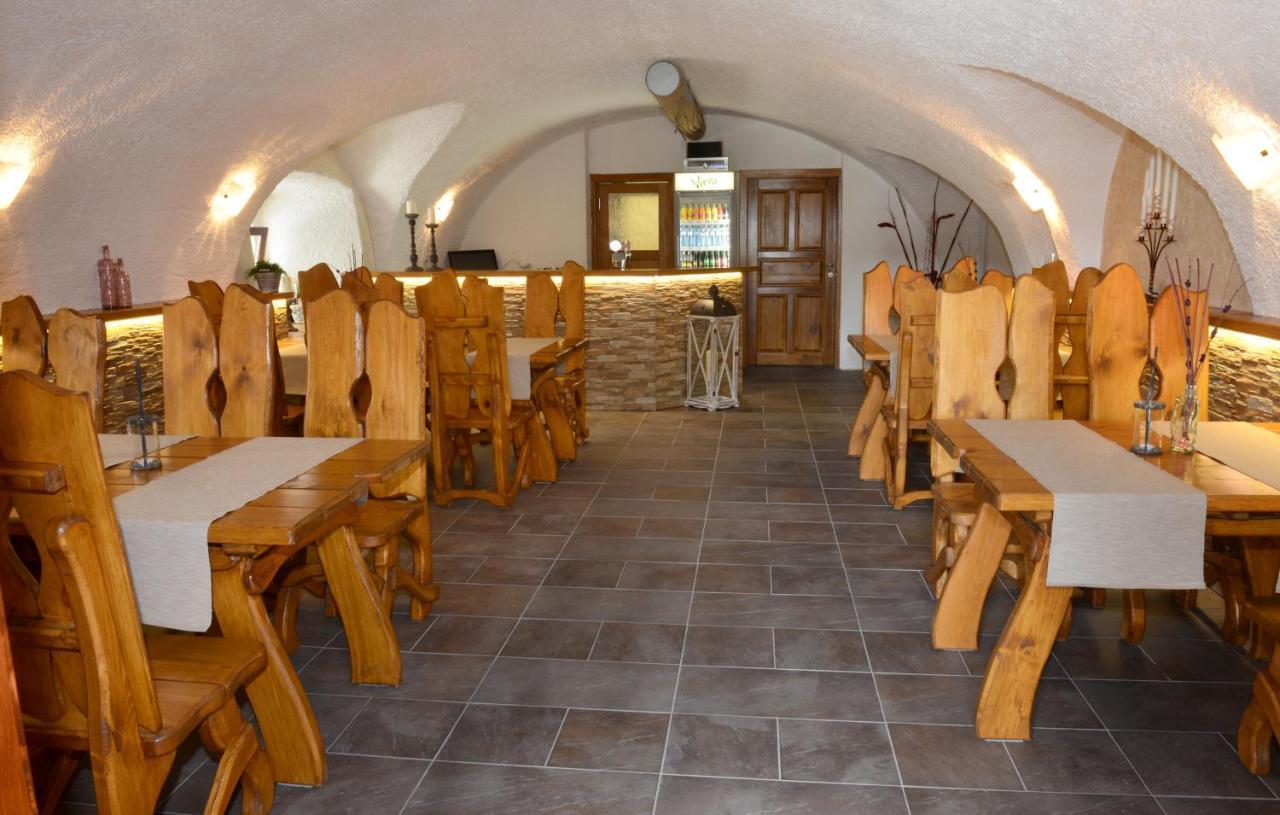 兹林 Restaurace A Penzion Pod Hradem酒店 外观 照片