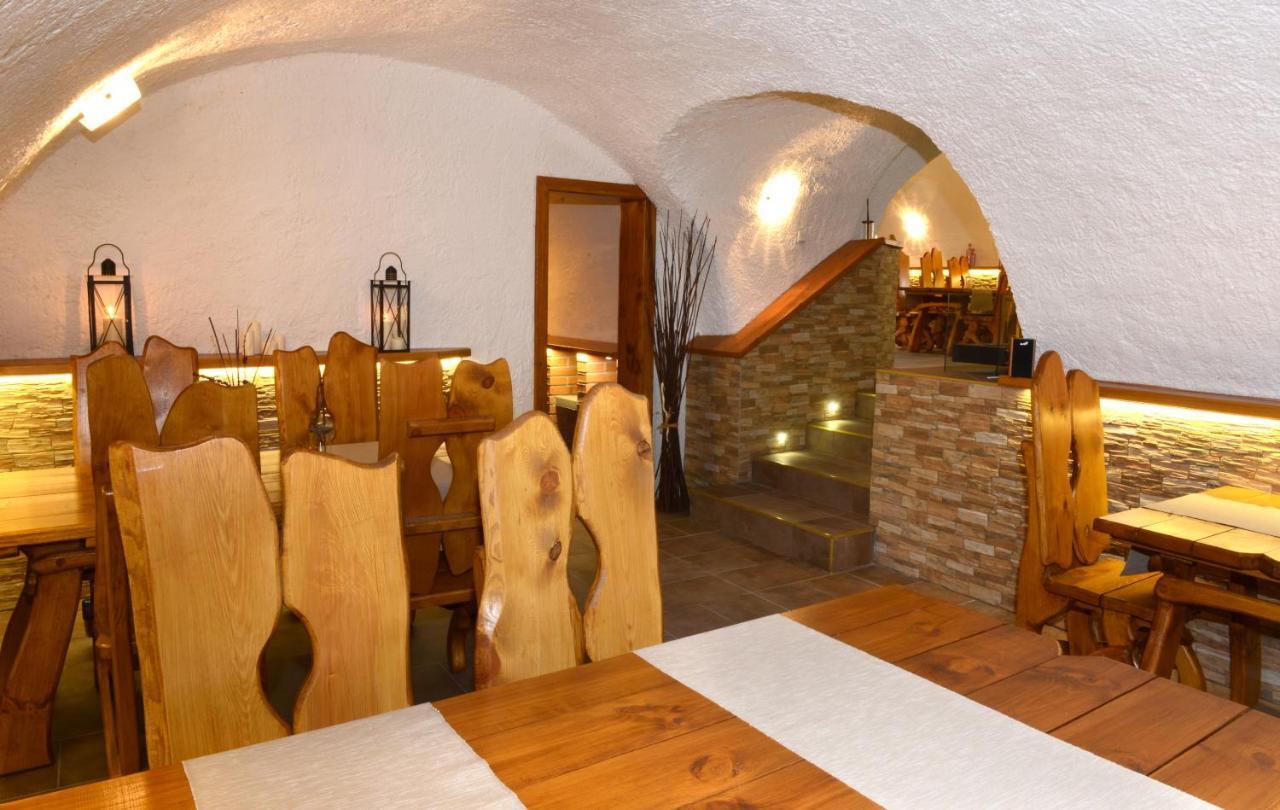 兹林 Restaurace A Penzion Pod Hradem酒店 外观 照片